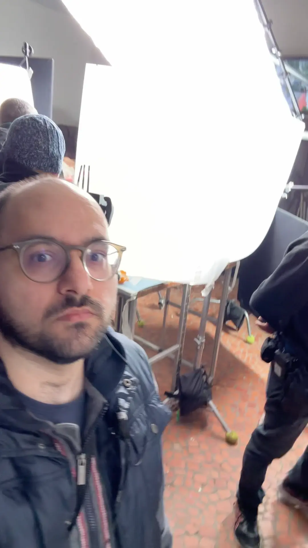 Bastidores de iluminação em uma produção